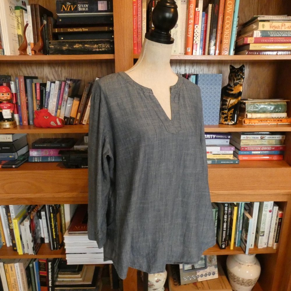 Van Heusen Chambray 3/4 Sleeve Boat/V Neck - Large